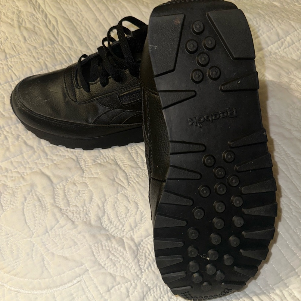 Reebok Black Sneakers with Sturdy Construction and Ankle Support